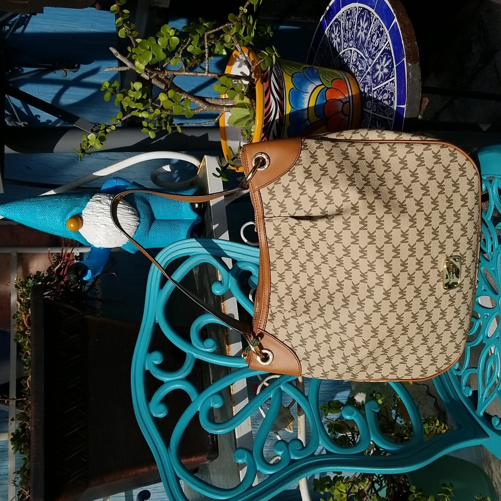 Michael Kors Beige/Brown Signature Coated Canvas and Leather Jet Set Hobo NWT